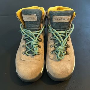 Columbia woman’s hiking boots